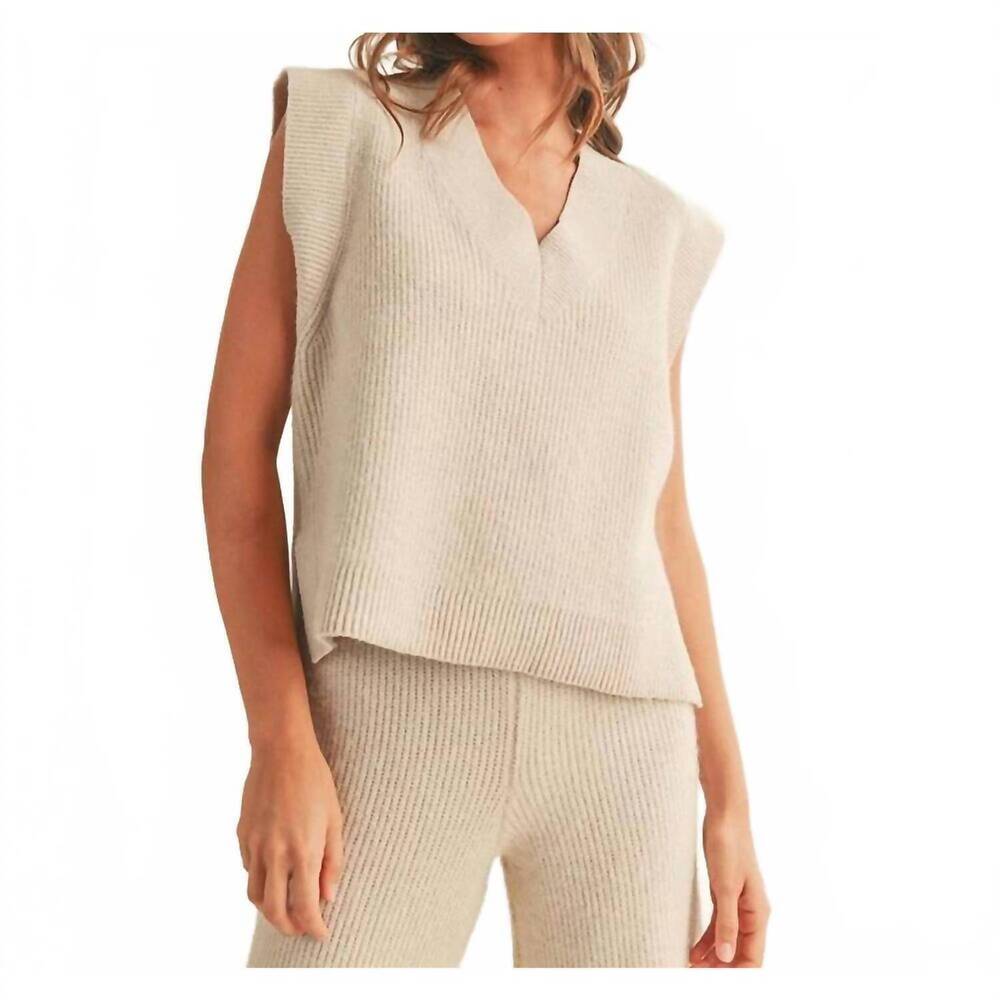 NEW THML knitted v-neck vest in cream